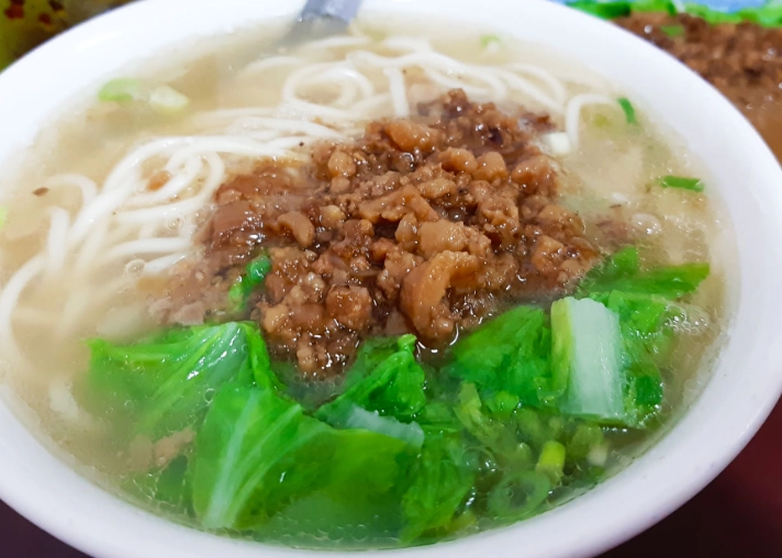 陽春麵是什麼麵？台灣經典麵食的完整解析與必吃指南