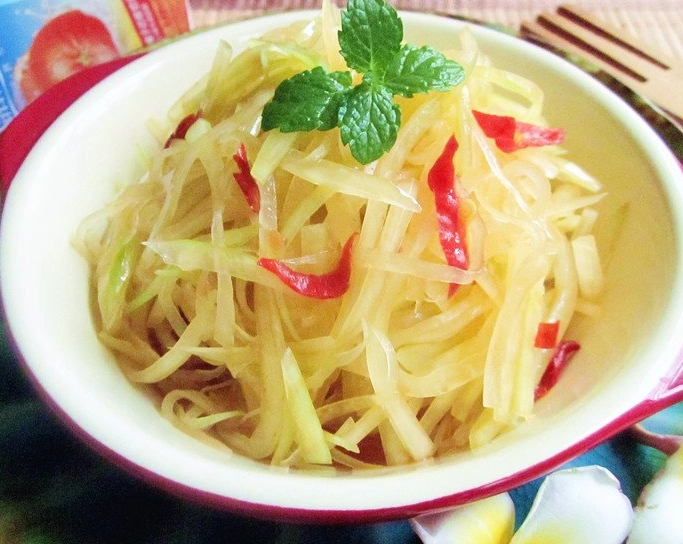 涼拌青木瓜功效全解析：夏日開胃菜背後的四大健康好處