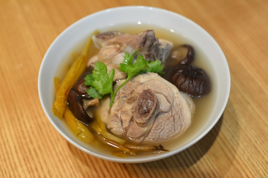 簡單雞湯食譜：3步驟煮出鮮美雞湯，新手零失敗