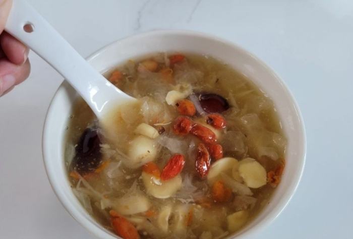 銀耳蓮子湯經期