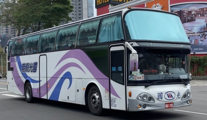 麗寶樂園接駁車