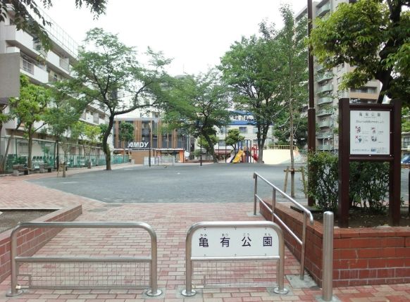 龜有公園前派出所銅像