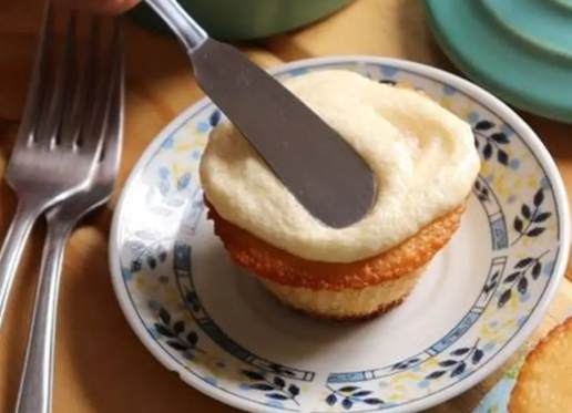 海綿蛋糕裂開原因