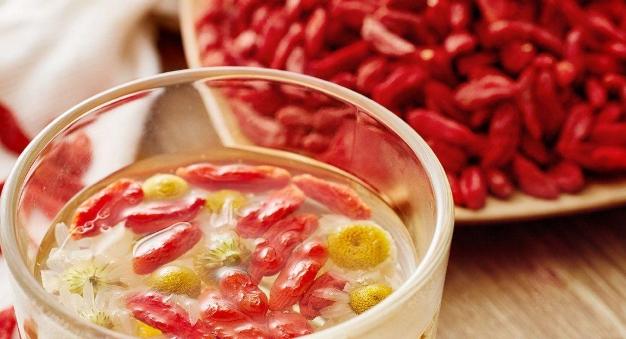 人參加枸杞泡水