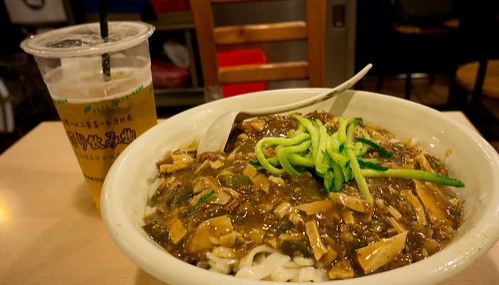 光華商場美食推薦