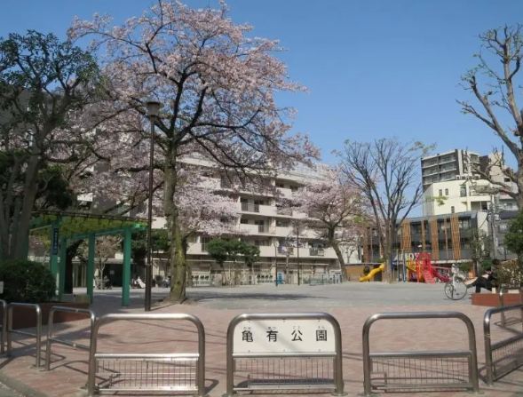 龜有公園前派出所銅像