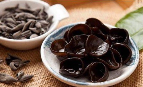 黑木耳晚上不能吃