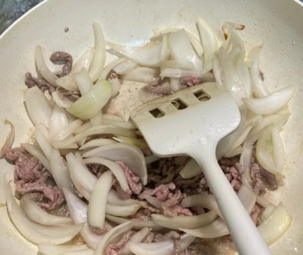 奶油洋蔥炒牛肉 技巧
