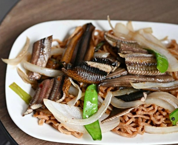 鱔魚炒麵做法