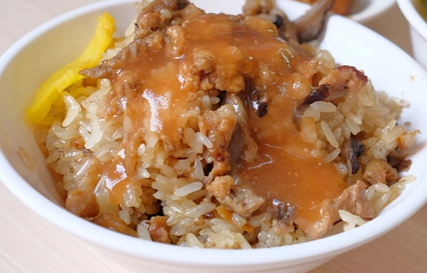 台灣大碗油飯