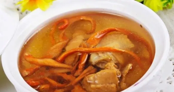 桃膠蟲草雞湯食譜