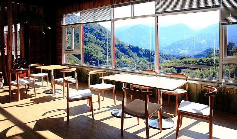 台南喝咖啡看海