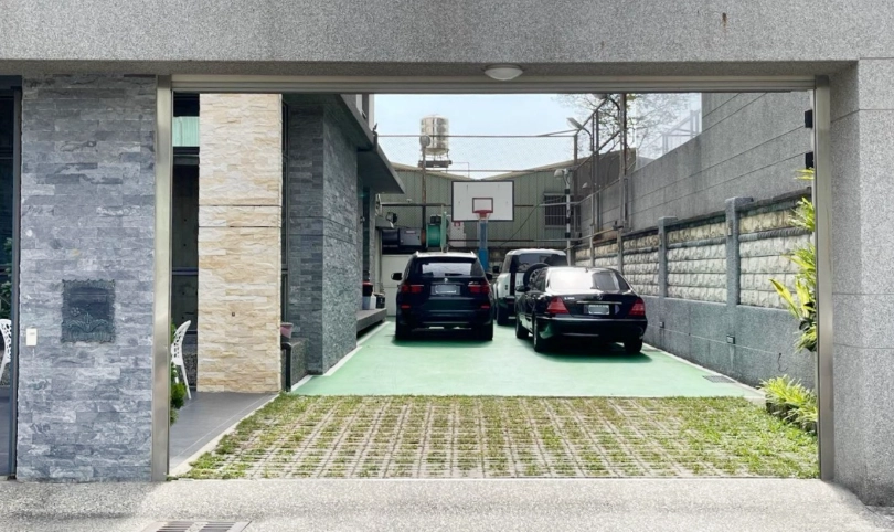 席樂餐廳停車場