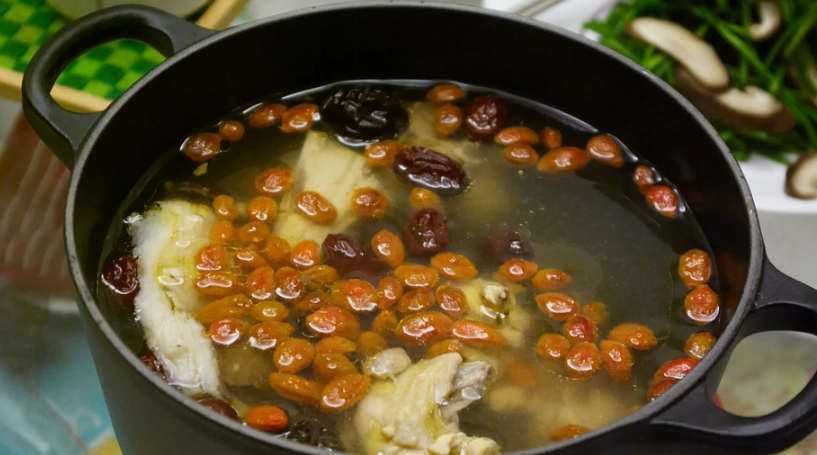 黑棗枸杞雞湯功效