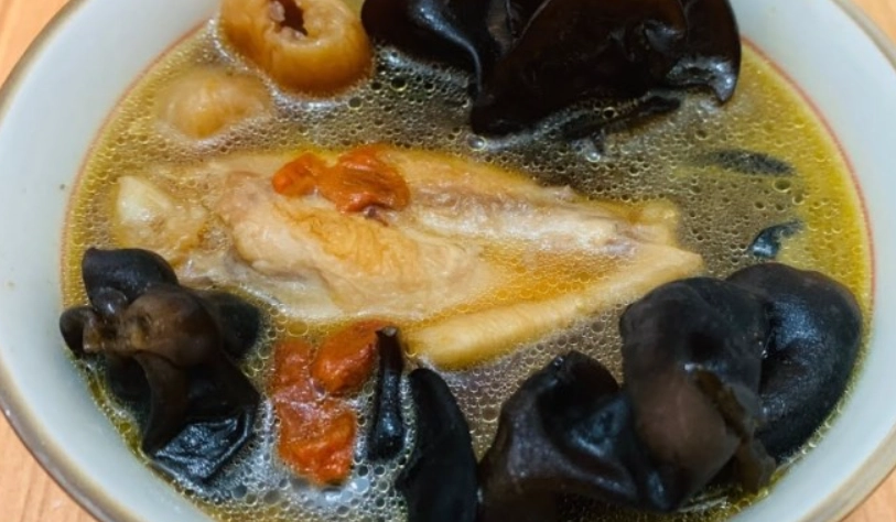 黑棗枸杞雞湯功效