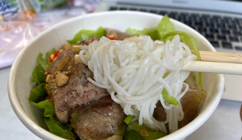 台北炸春捲米線