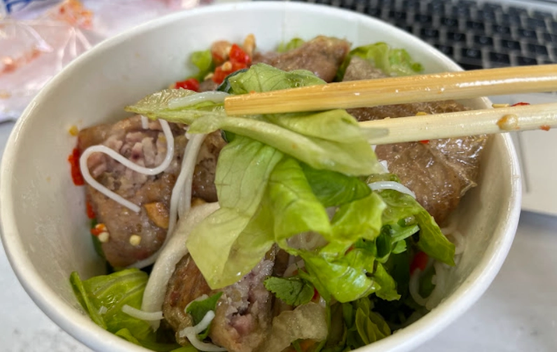 台北炸春捲米線